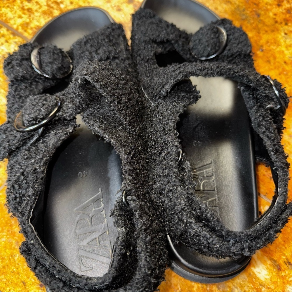 Zara Black Sherpa Fleece Double Buckle Sandals Women’s US 9/ EU 40 - Picture 9 of 10